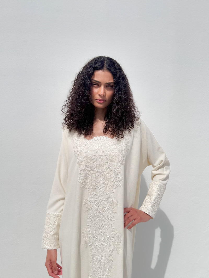 Square flower neck kaftan with off white bead lace