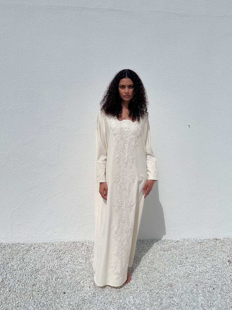 Square flower neck kaftan with off white bead lace