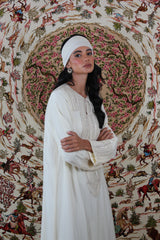 Round-V-Neck Kaftan in line bead lace