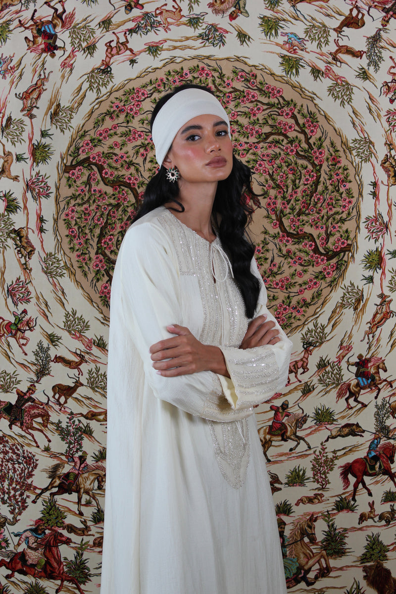 Round-V-Neck Kaftan in line bead lace