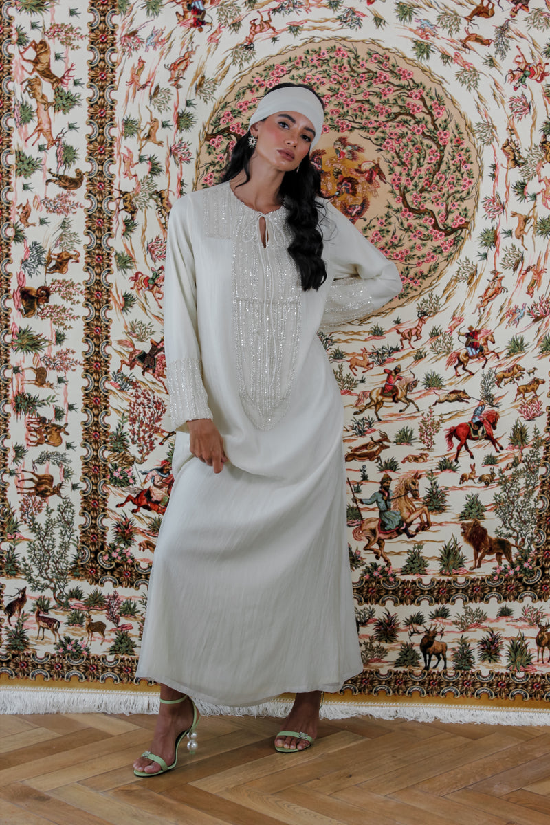 Round-V-Neck Kaftan in line bead lace