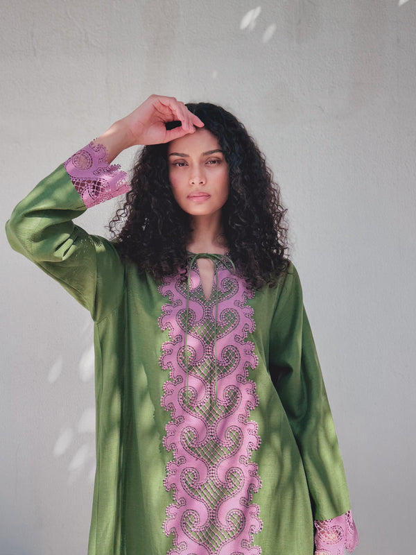 Round V neck kaftan with lace on front and sleeves